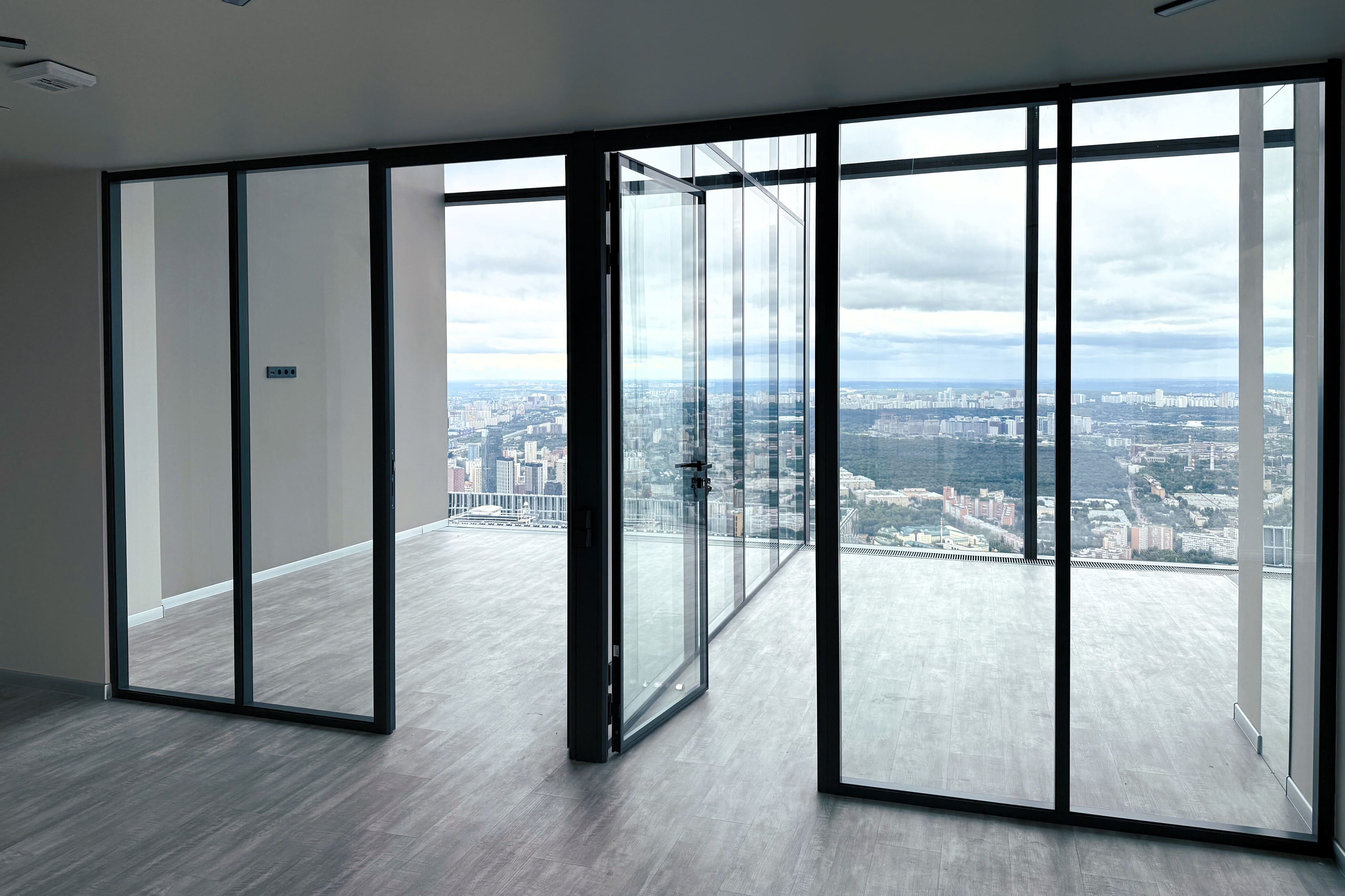 Панорамные окна офиса 240 м² Neva Towers, Москва-Сити